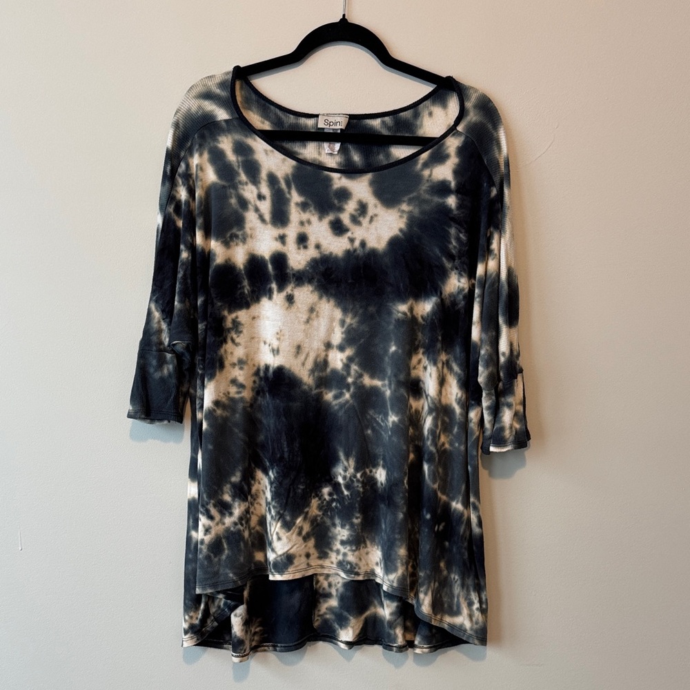Stylish Black and White Tie-Dye Tunic